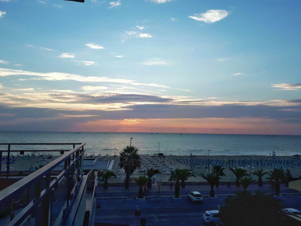 Appartamenti Frontemare Tortoreto ภายนอก รูปภาพ